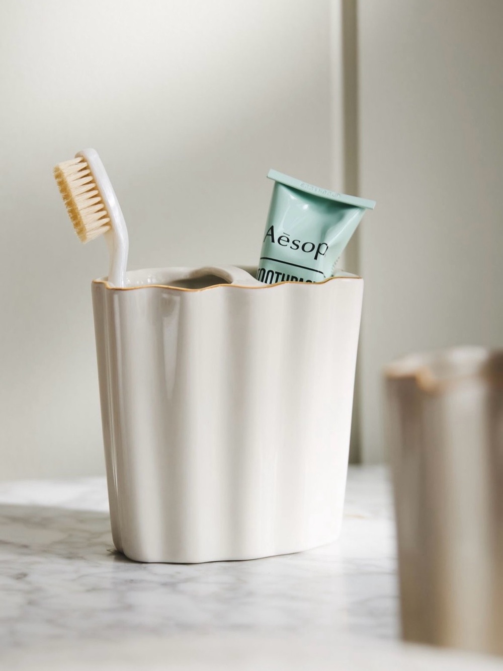 Le Marais Scalloped Toothbrush Holder